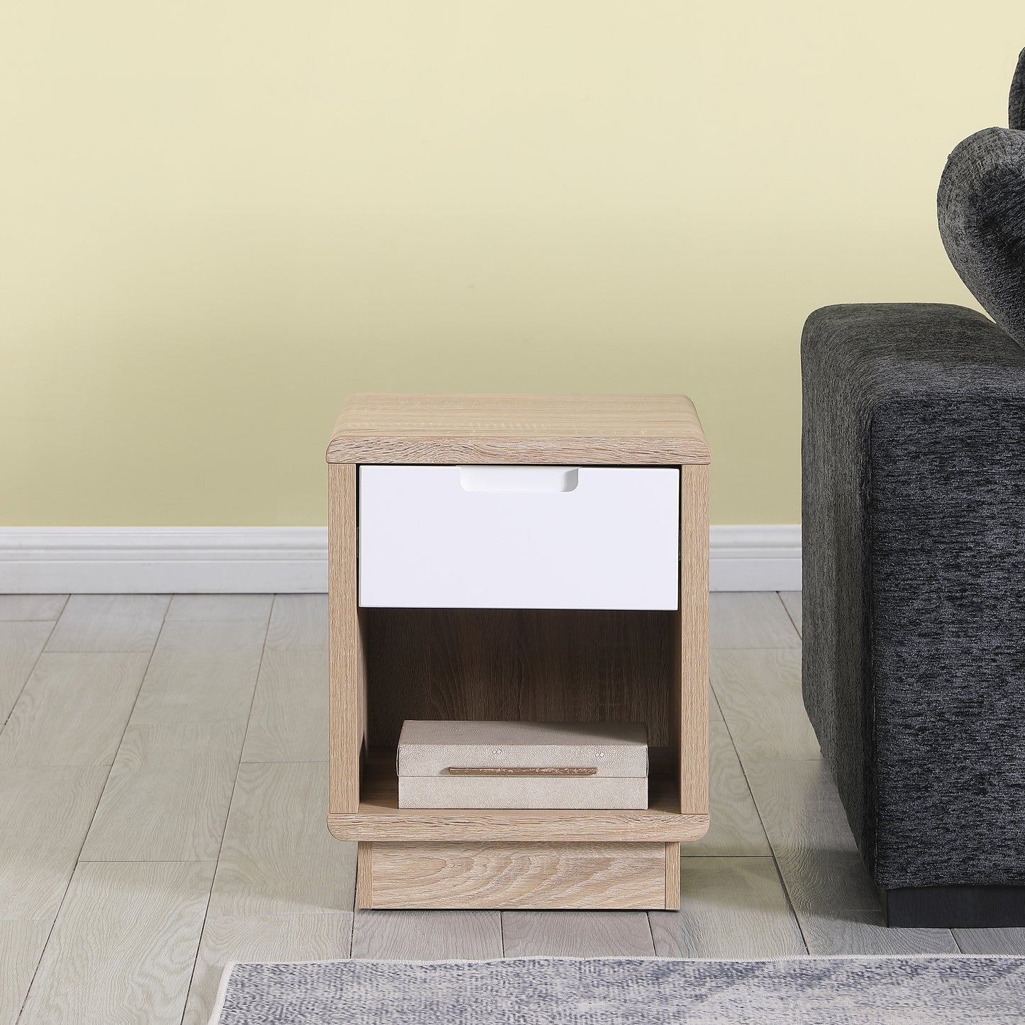 Tauris HOVERETLO Side Table – Light Oak with White Painted Drawer