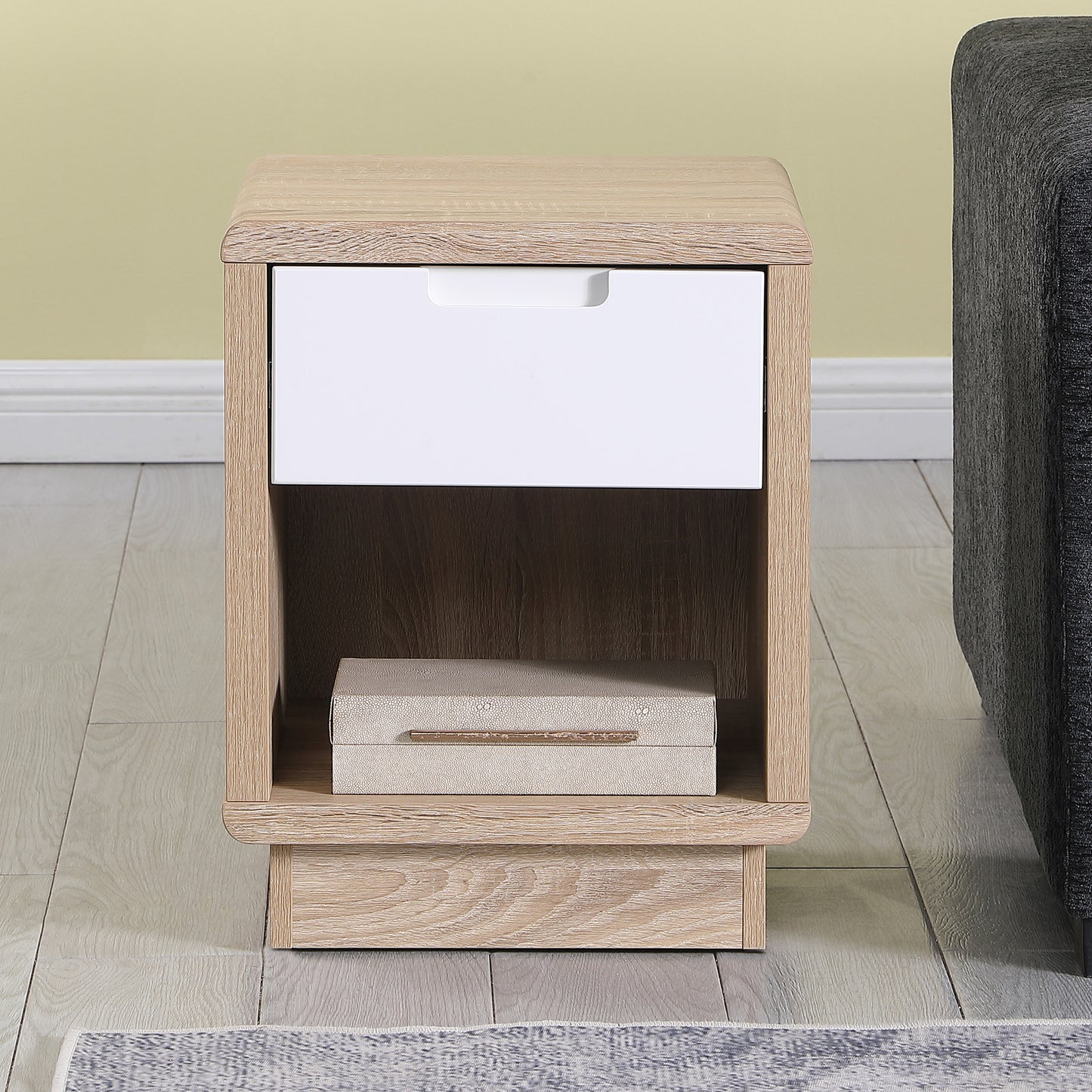 Tauris HOVERETLO Side Table – Light Oak with White Painted Drawer
